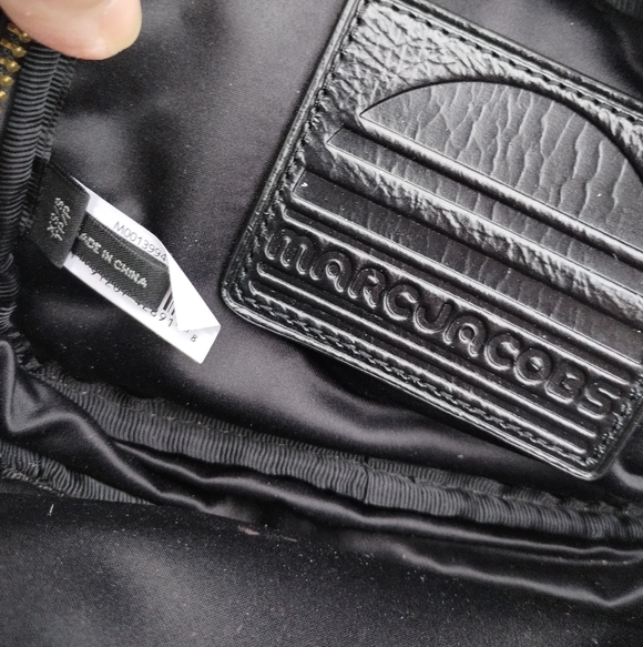 Marc Jacobs Black Leather Belt Bag with Gold Accents - Picture 6 of 11